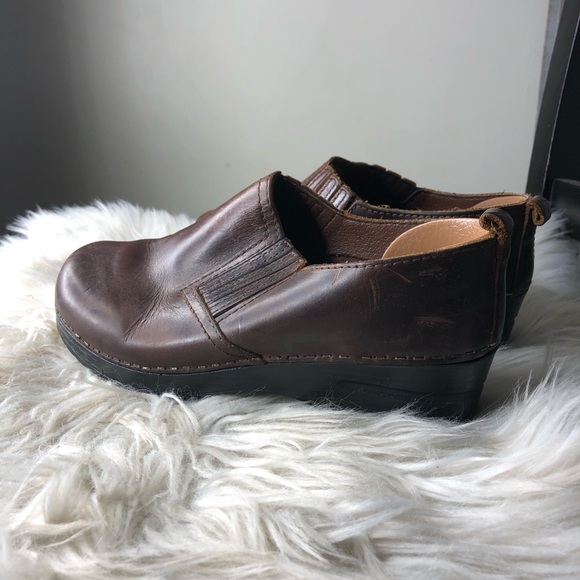 Sanita brown oiled leather slip on nursing professional walking comfort clogs - Picture 4 of 9